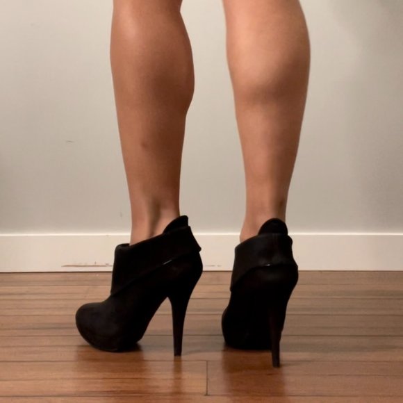 😵 2 FOR $40 // MRKT black suede platforms - Picture 2 of 12